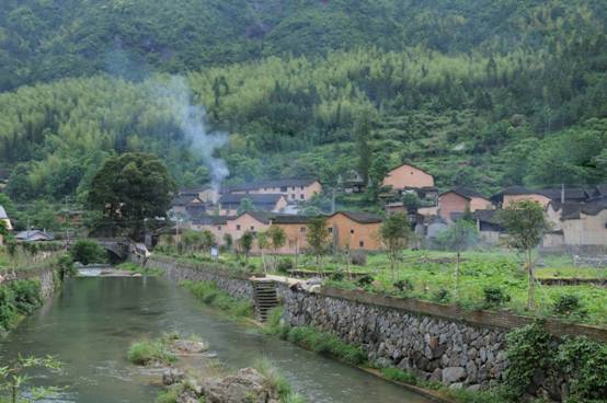 桐庐县莪山畲族乡地处杭州市郊桐庐县中部,距桐庐县城9.5公里.